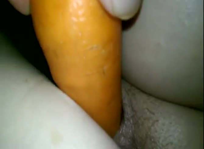 Video :Carrot got used as dildo by nasty bitch